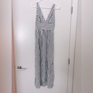 Bardot Revolve long dress - size Small